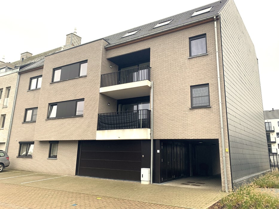 Appartement met carport en berging te koop in Ooigem